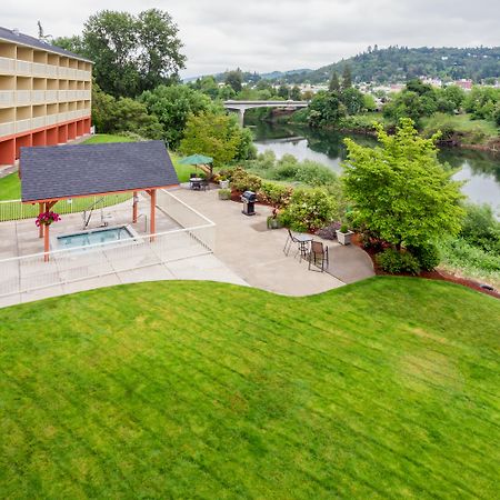 Holiday Inn Express Roseburg By Ihg Ngoại thất bức ảnh