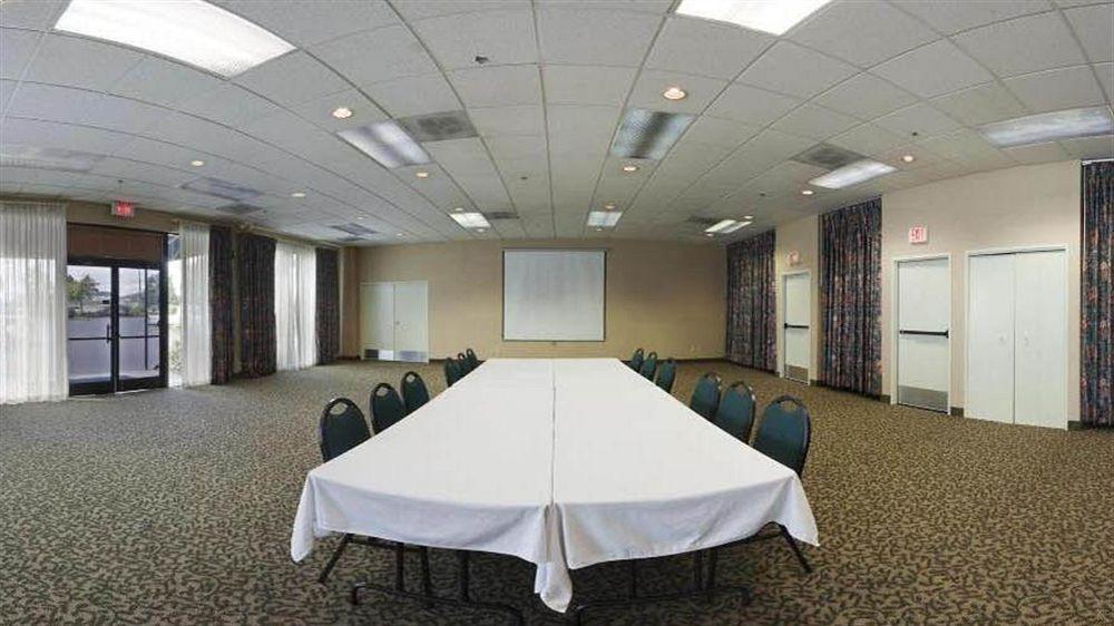 Holiday Inn Express Roseburg By Ihg Ngoại thất bức ảnh